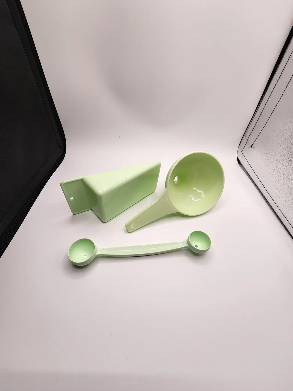 Tupperware Hostess Gifts Set mint Green Funnel Scoop